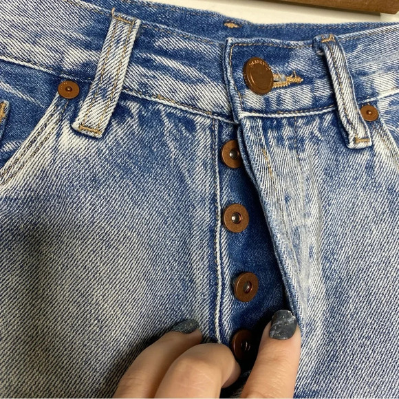 BlankNYC Light Wash High Rise Distressed Cut Off Denim Jean Shorts Size 28 - Picture 6 of 11